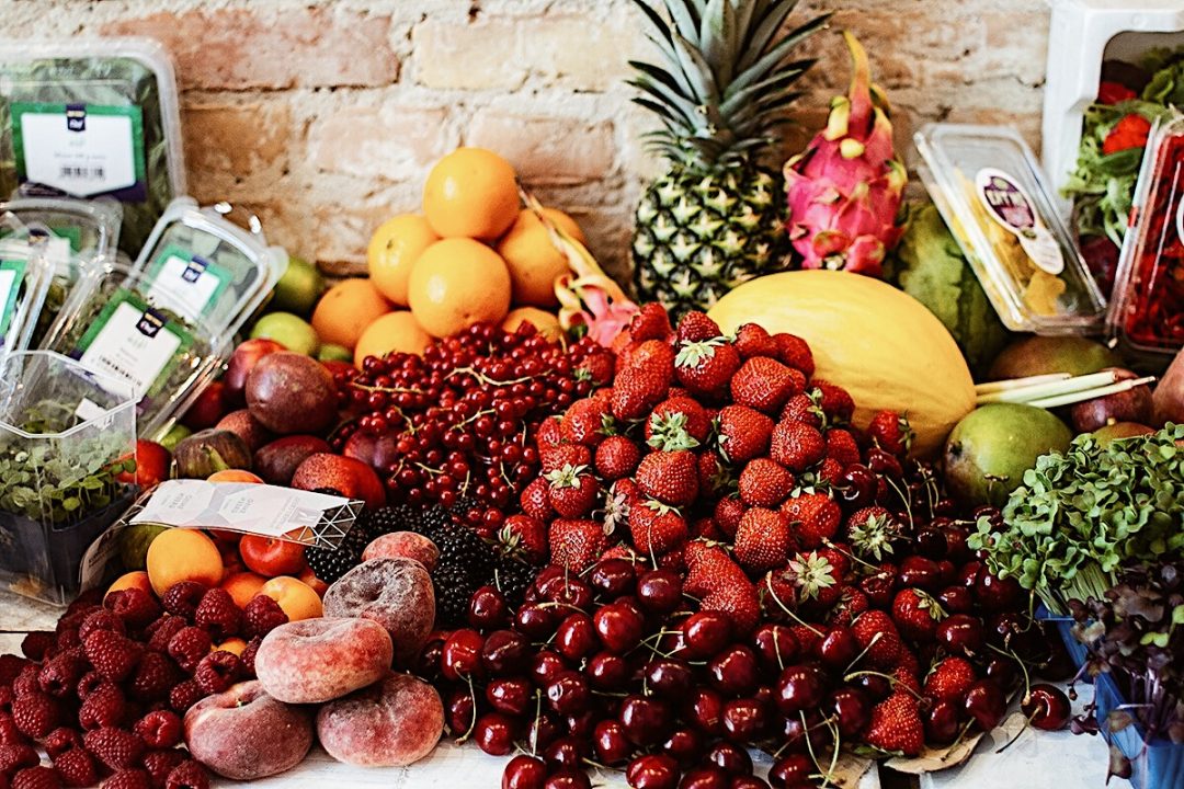 Sommer-Dessert: Zitronen-Kokos-Minz-Sorbet mit Beerenmus – Ein Zimmer ...